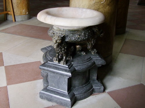 egri szenteltvtartó.jpg